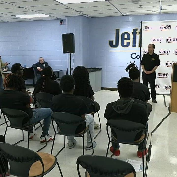 $700,000 federal grant will help fund programs bringing 'hope and opportunity' to Louisville youth